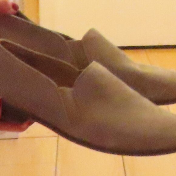 Franco Sarto Light Beige Suede Flats, size 10 - Picture 12 of 12